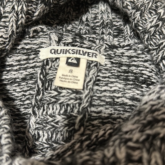 QUICKSILVER BUTTON DOWN SMALL BLK & WHT CARDIGAN NWT - Picture 12 of 14
